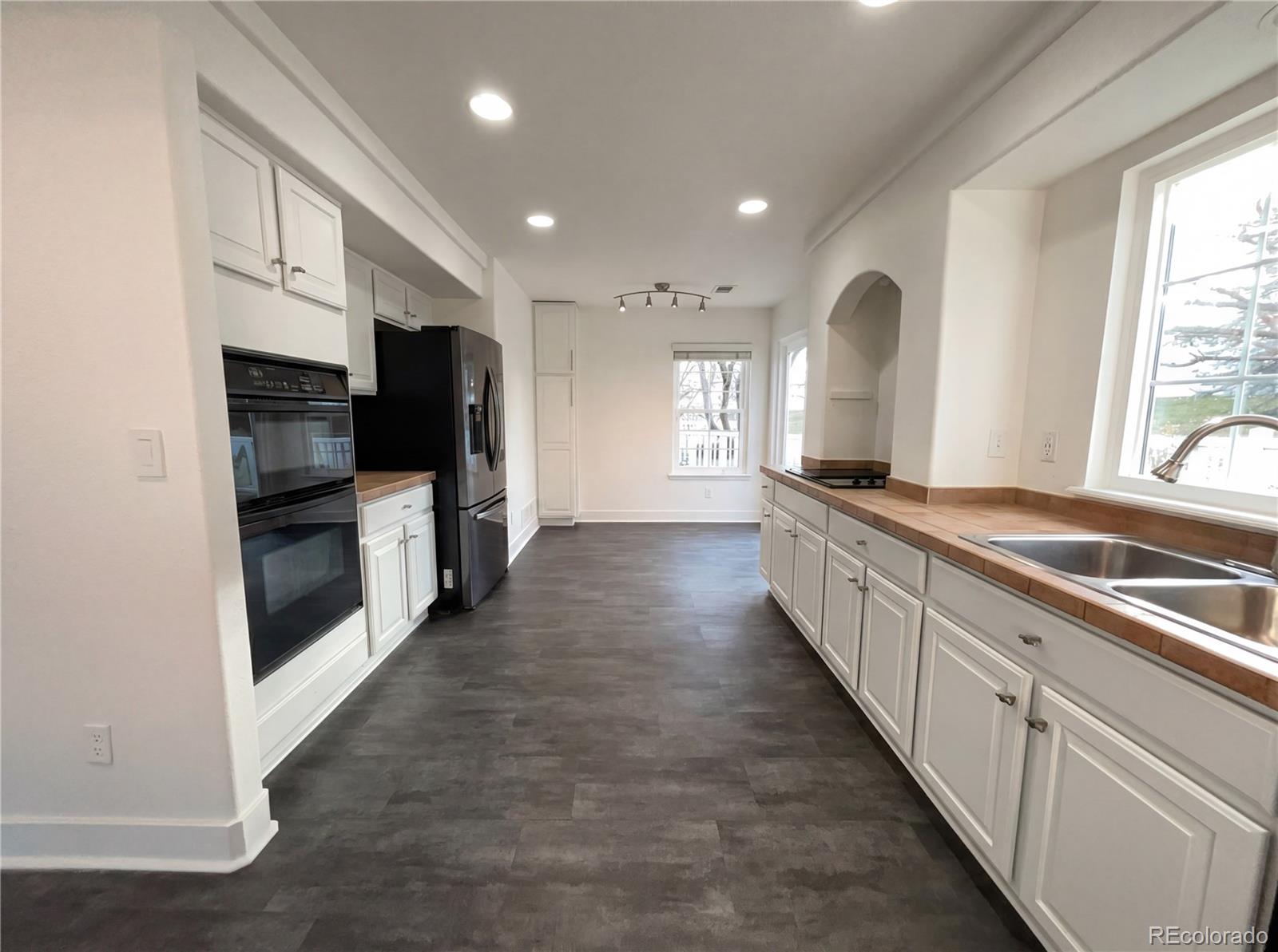 11821 Zenobia Loop