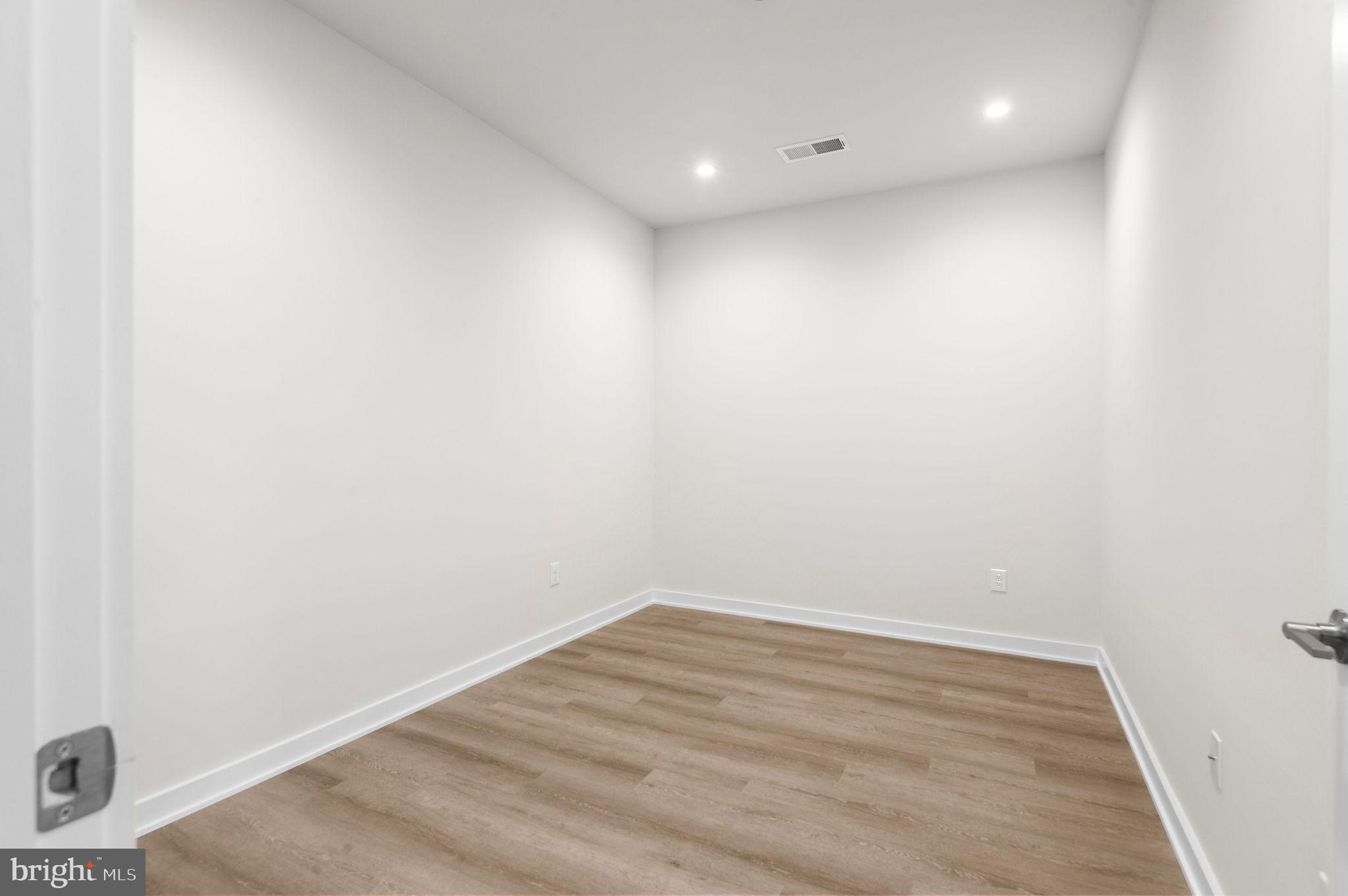 26 S YORK RD #308