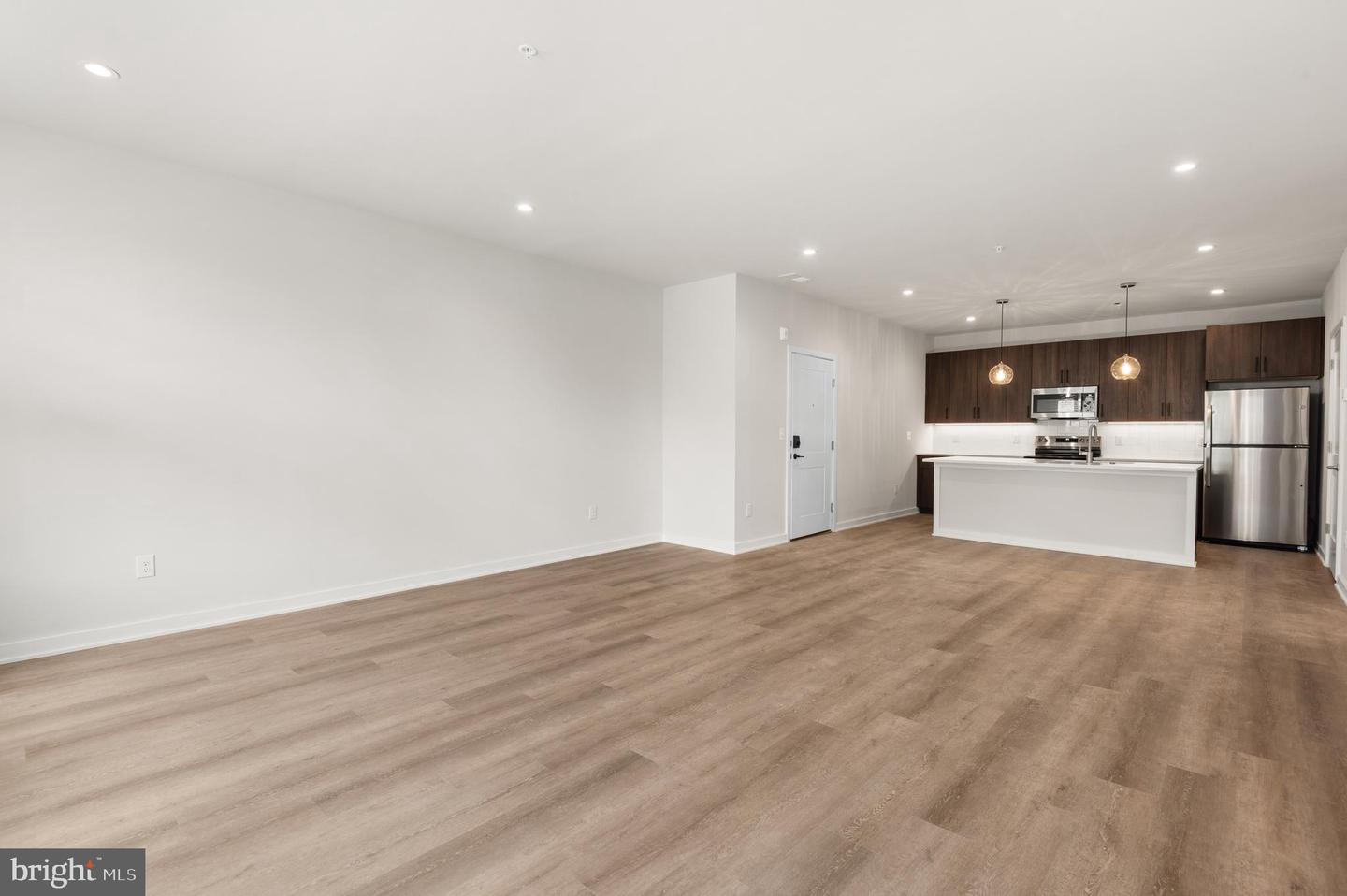 26 S YORK RD #201
