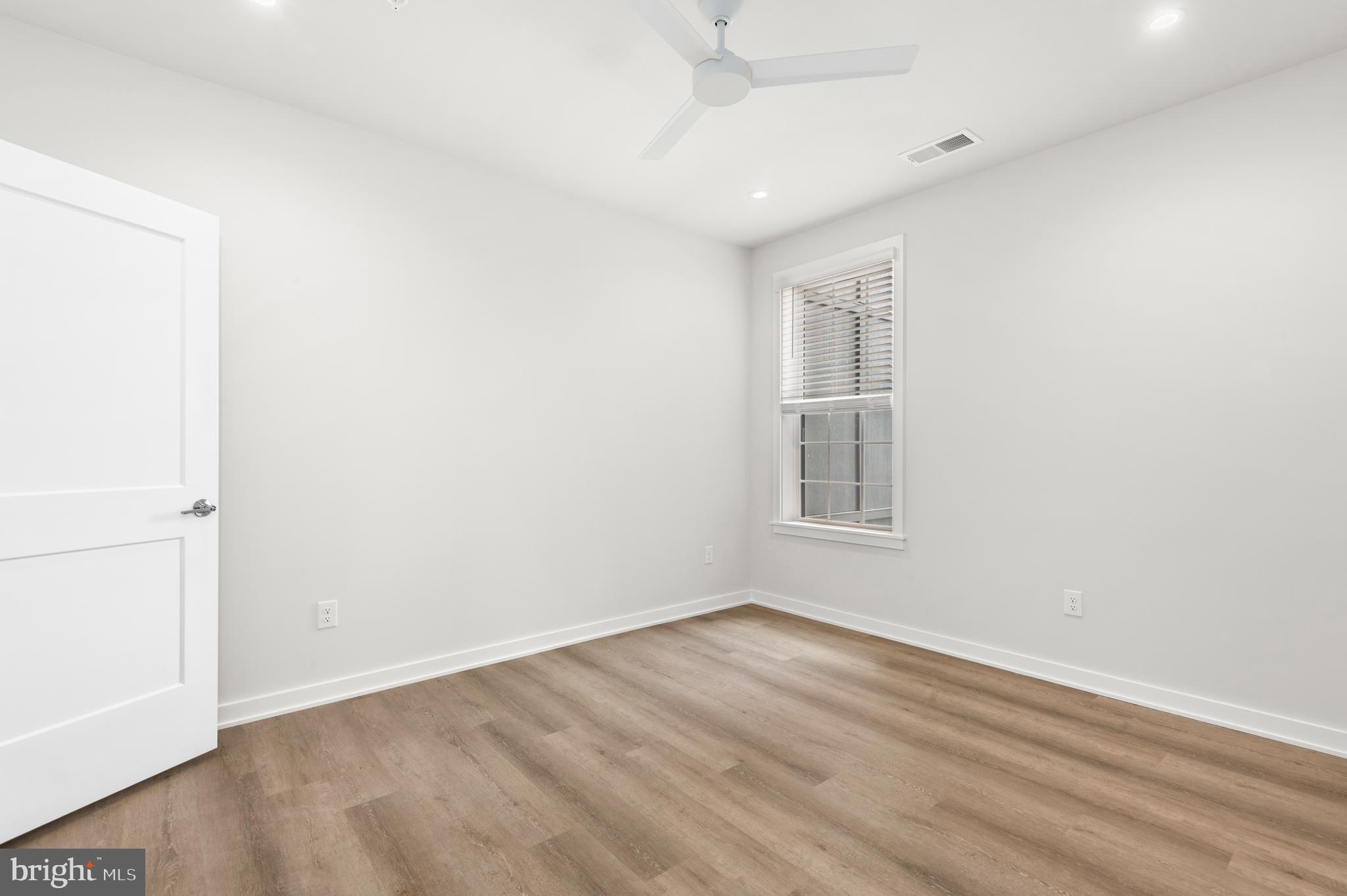 26 S YORK RD #201