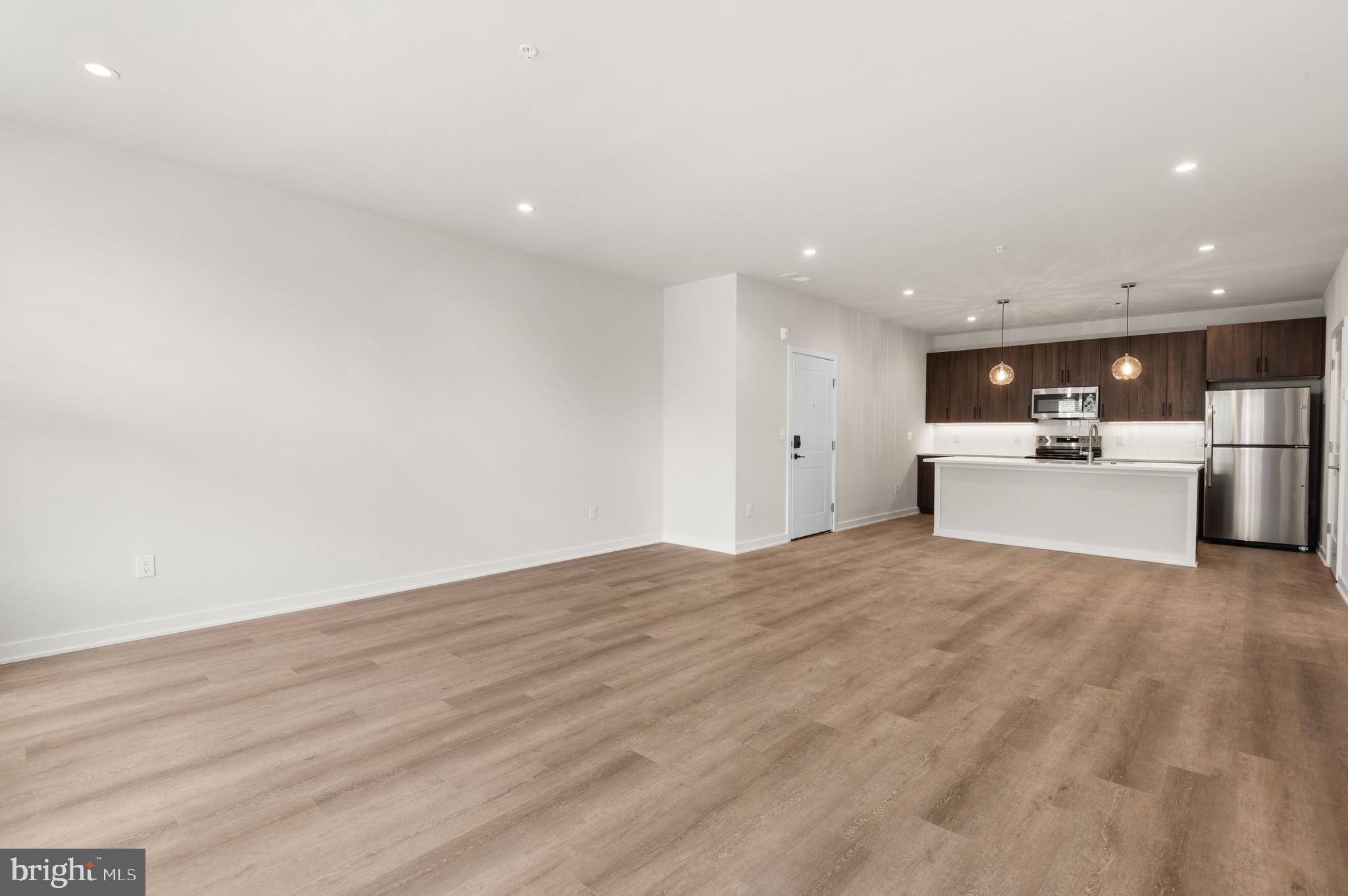 26 S YORK RD #201