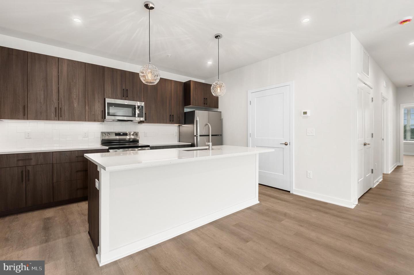 26 S YORK RD #301