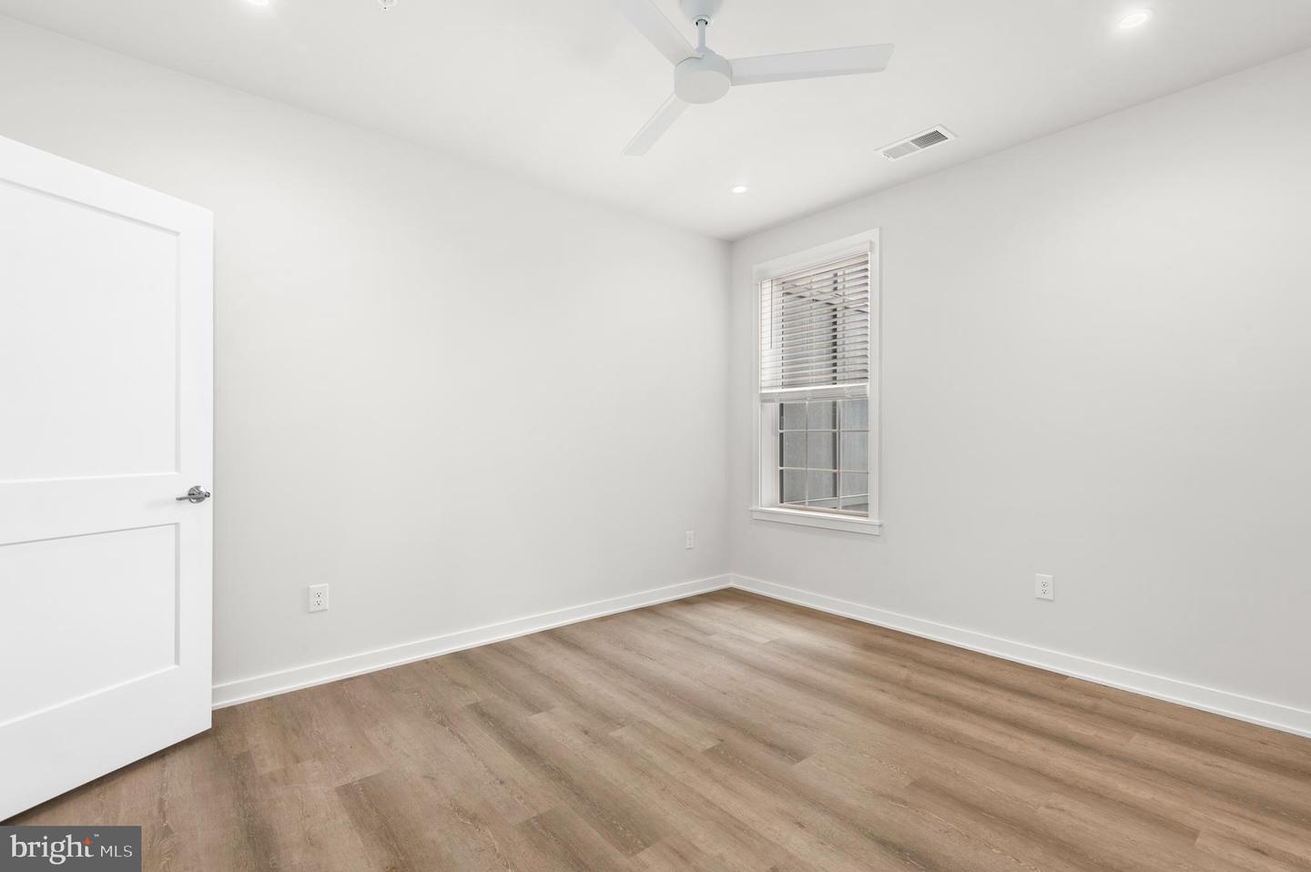 26 S YORK RD #301