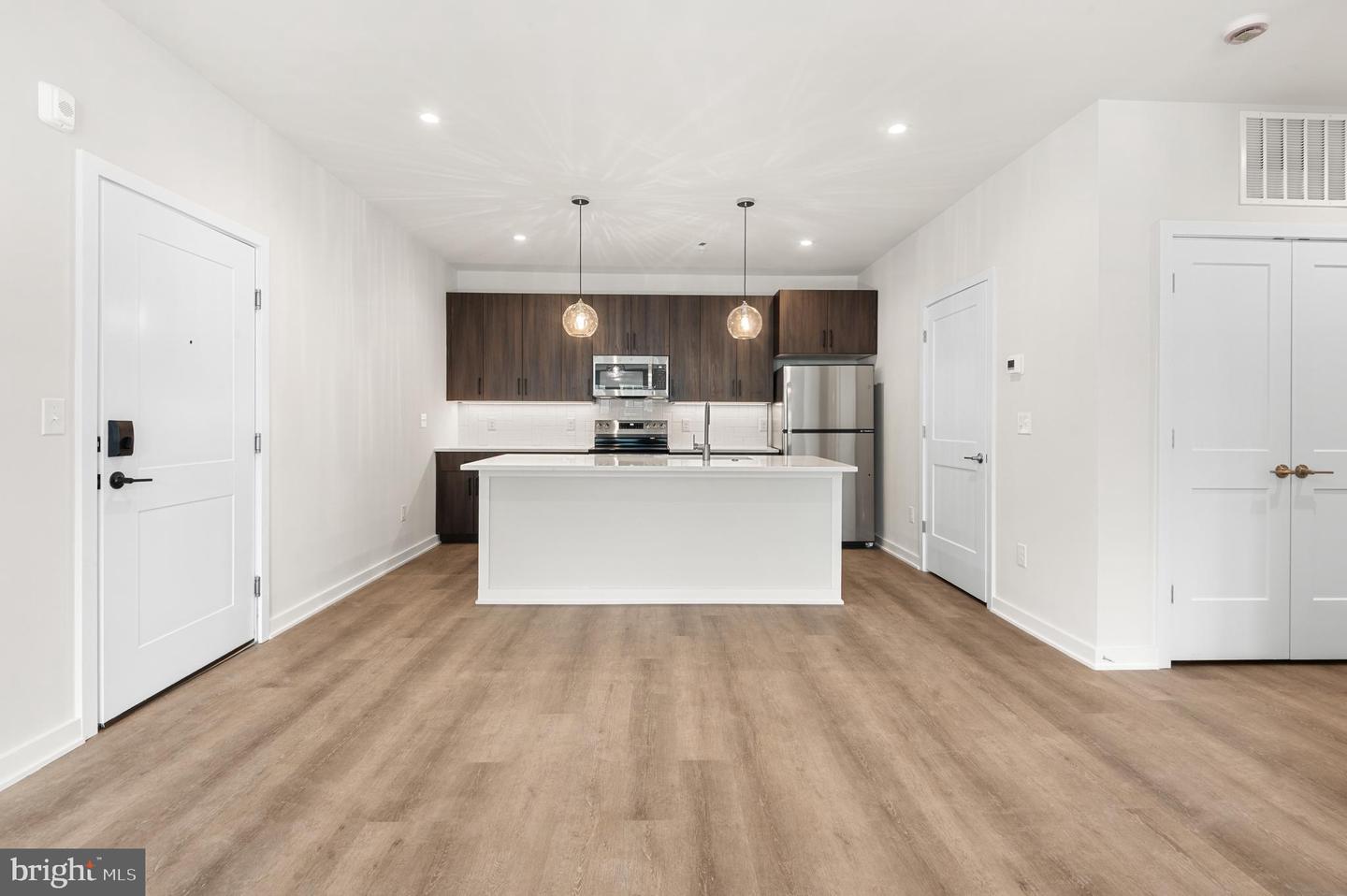 26 S YORK RD #301