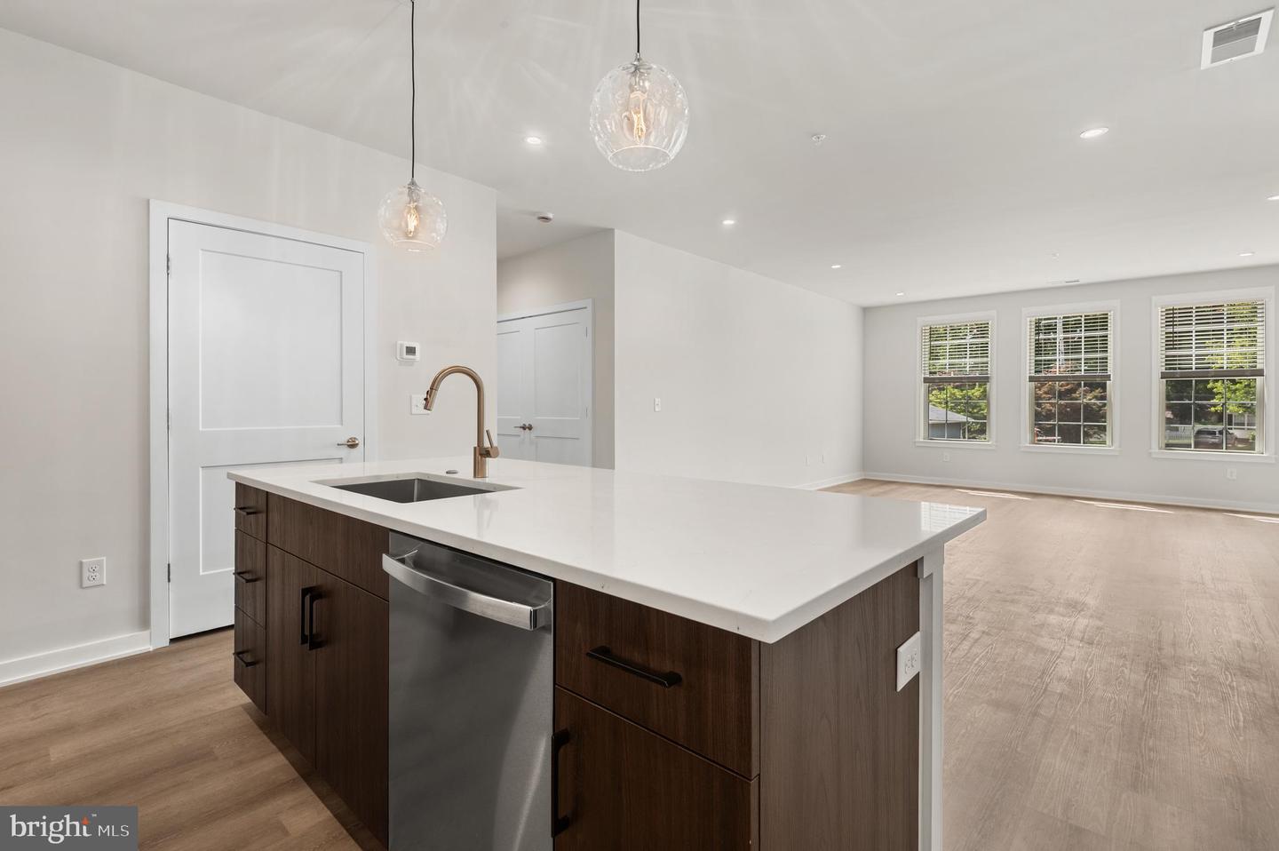 26 S YORK RD #401
