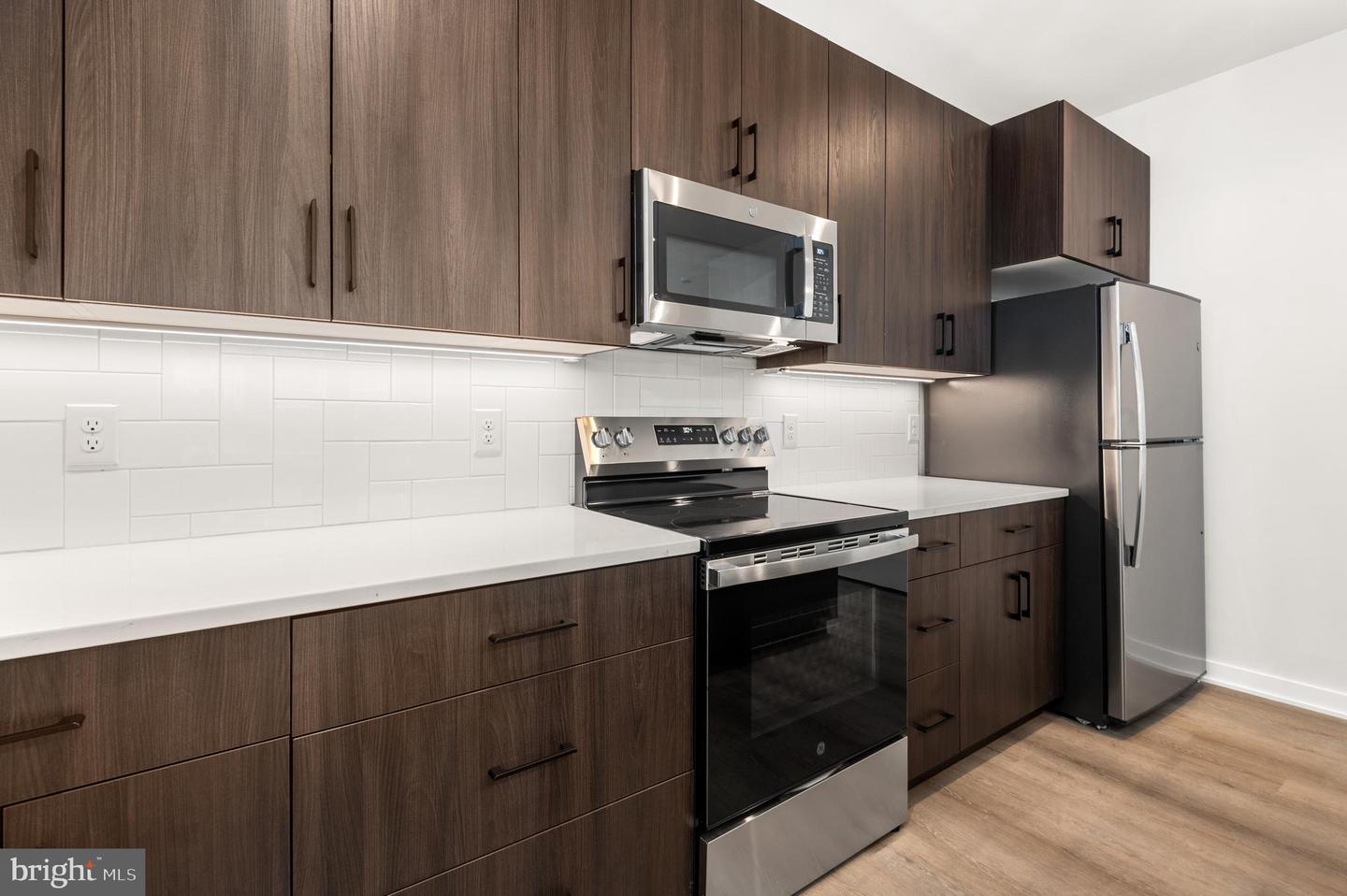 26 S YORK RD #401