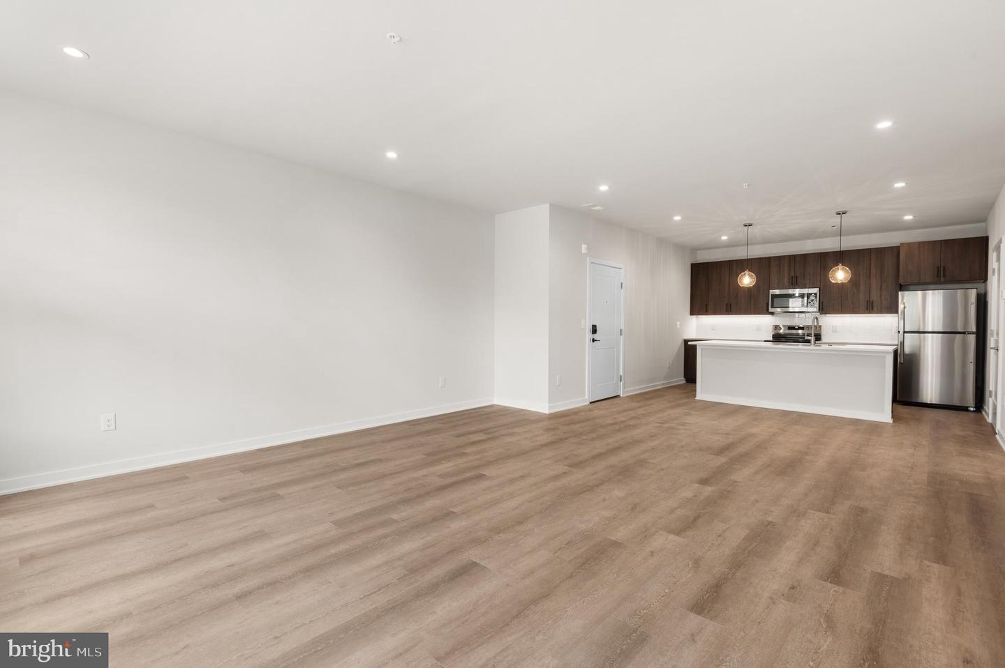 26 S YORK RD #401