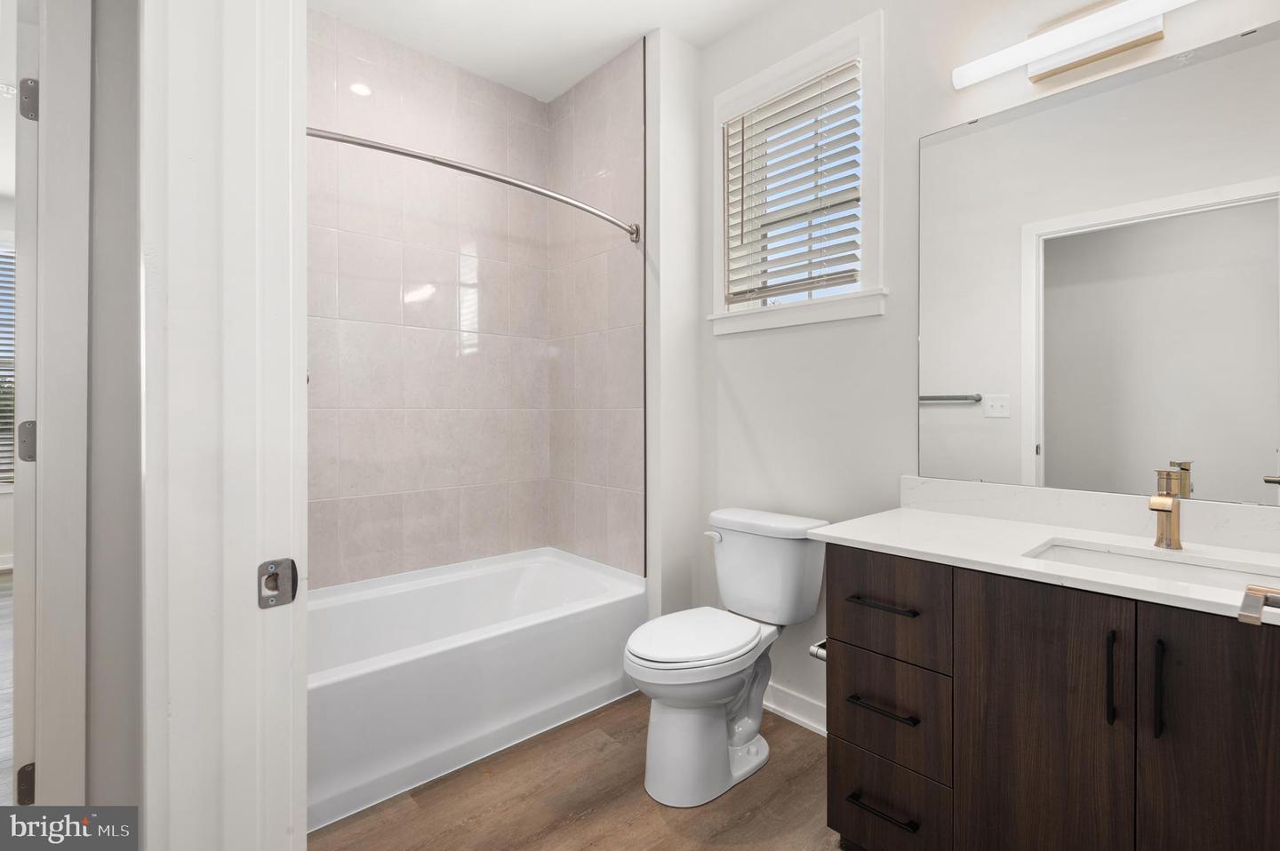 26 S YORK RD #401