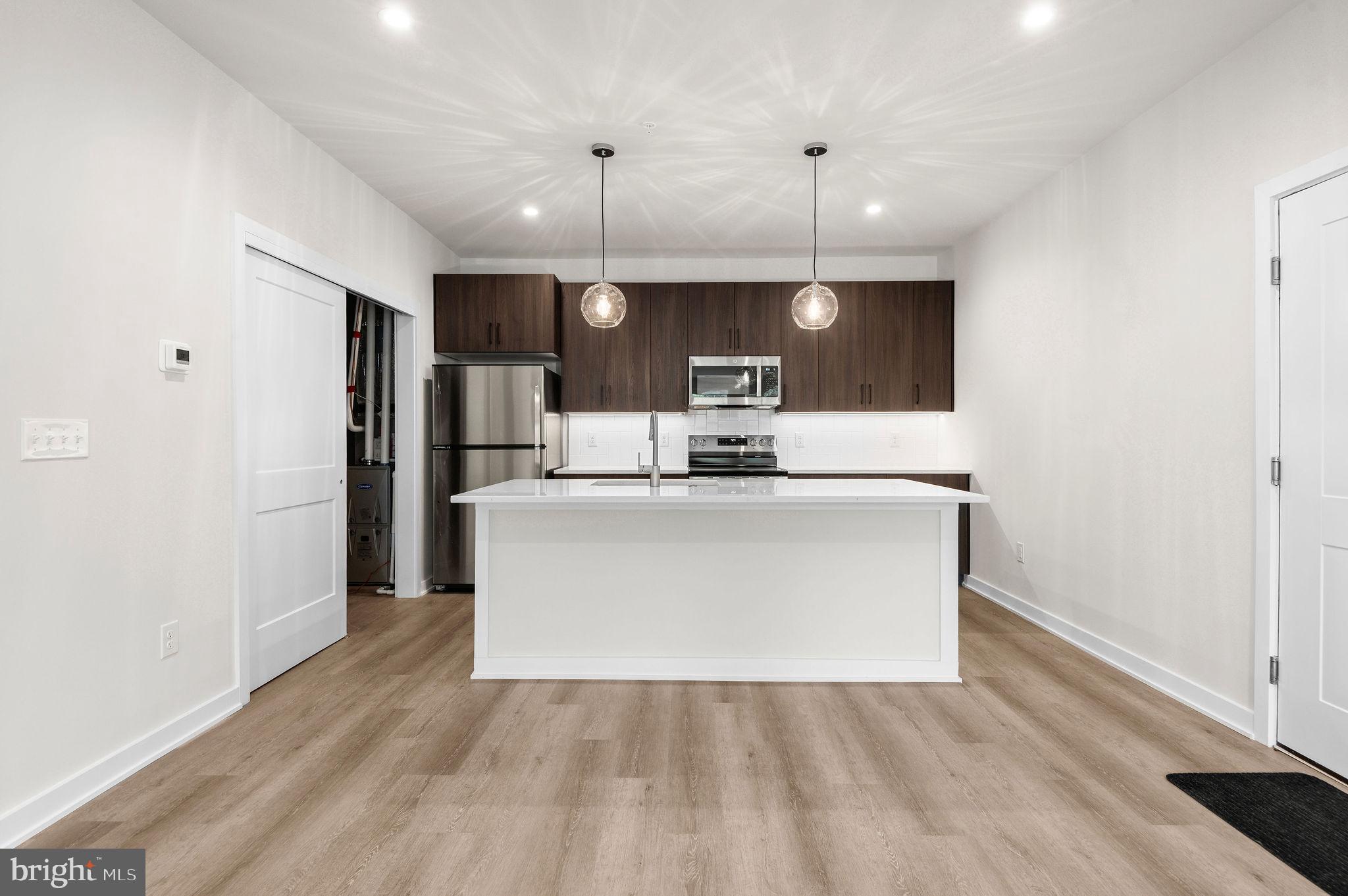 26 S YORK RD #402