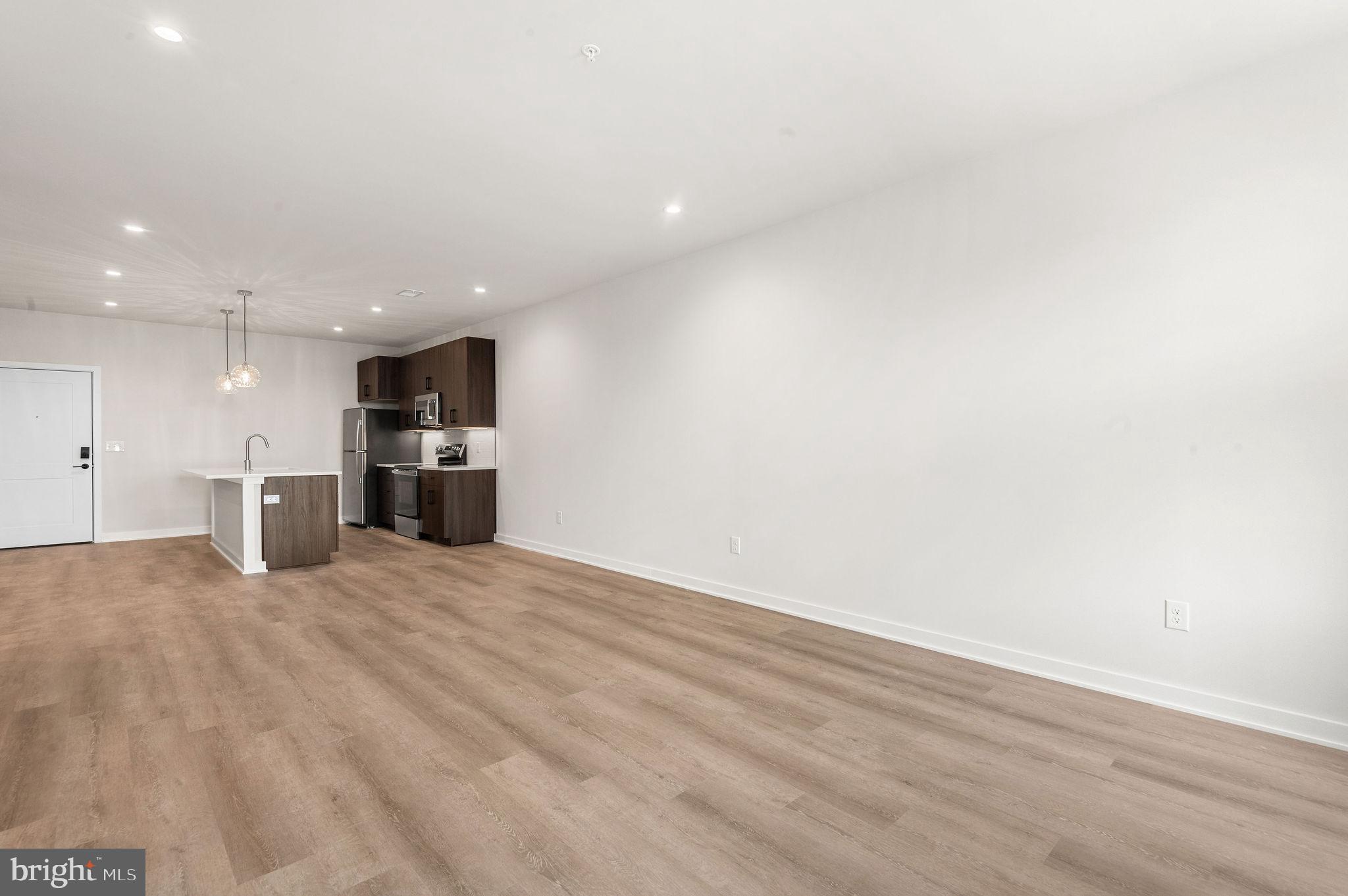26 S YORK RD #203