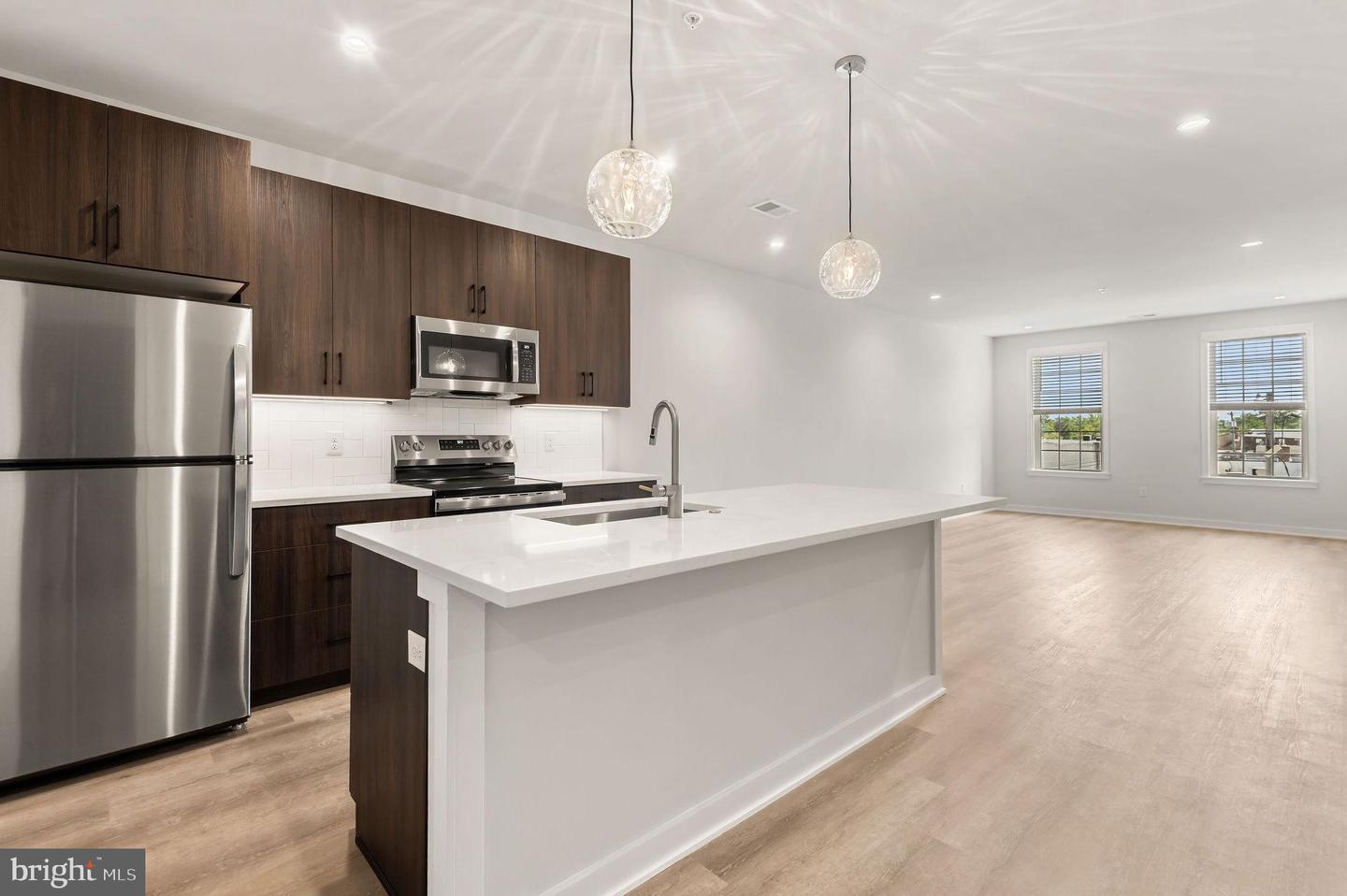 26 S YORK RD #203