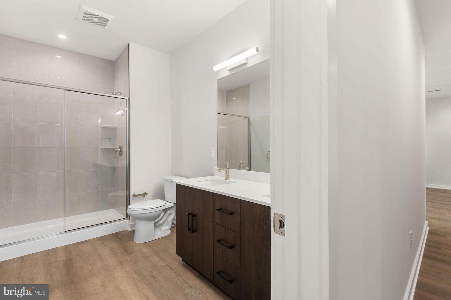 26 S YORK RD #303