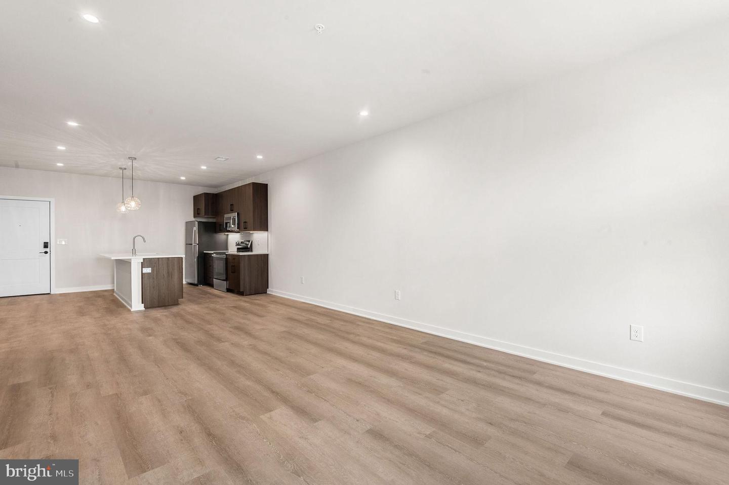 26 S YORK RD #303