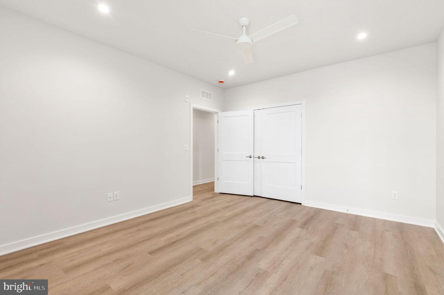 26 S YORK RD #303