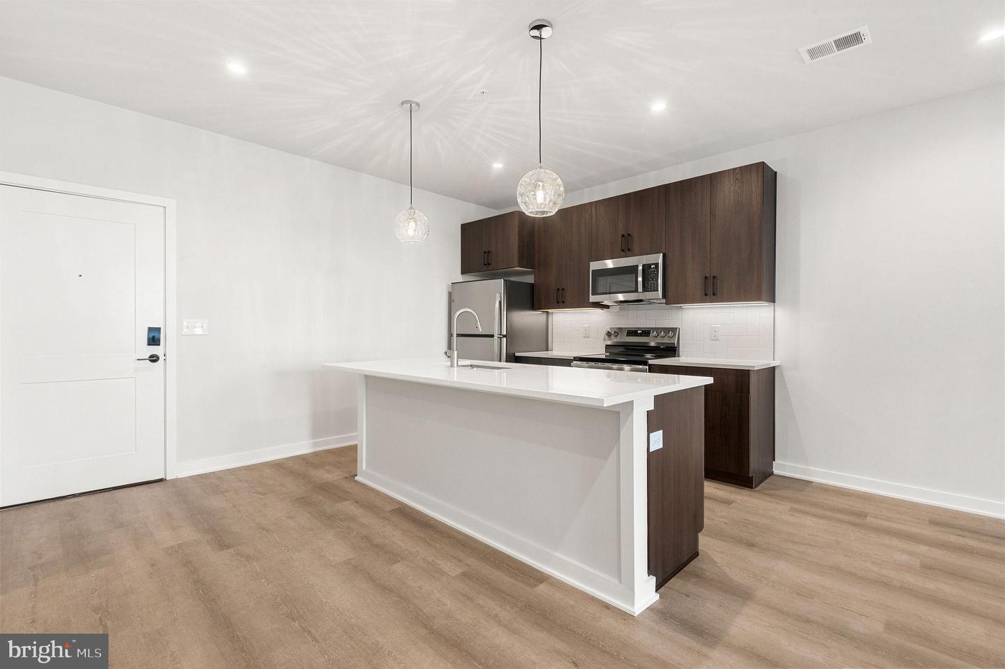 26 S YORK RD #403