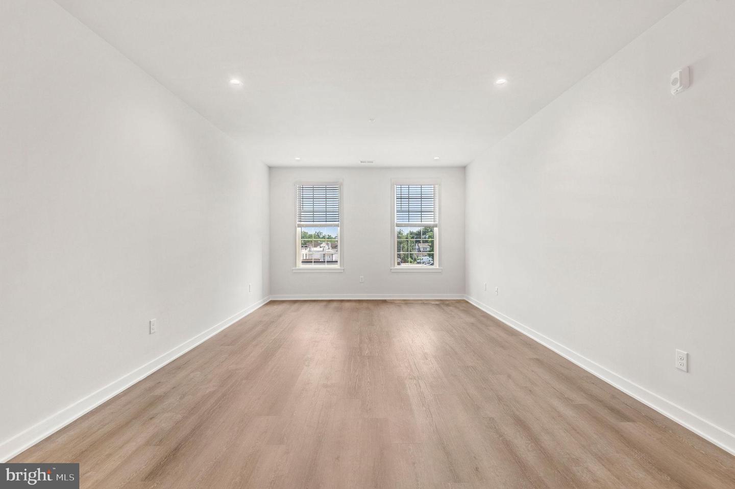 26 S YORK RD #403