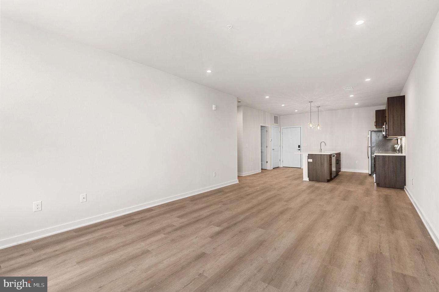 26 S YORK RD #403