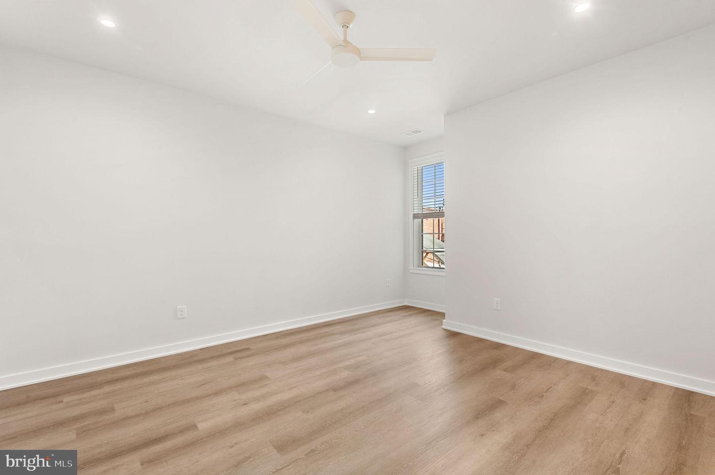 26 S YORK RD #403