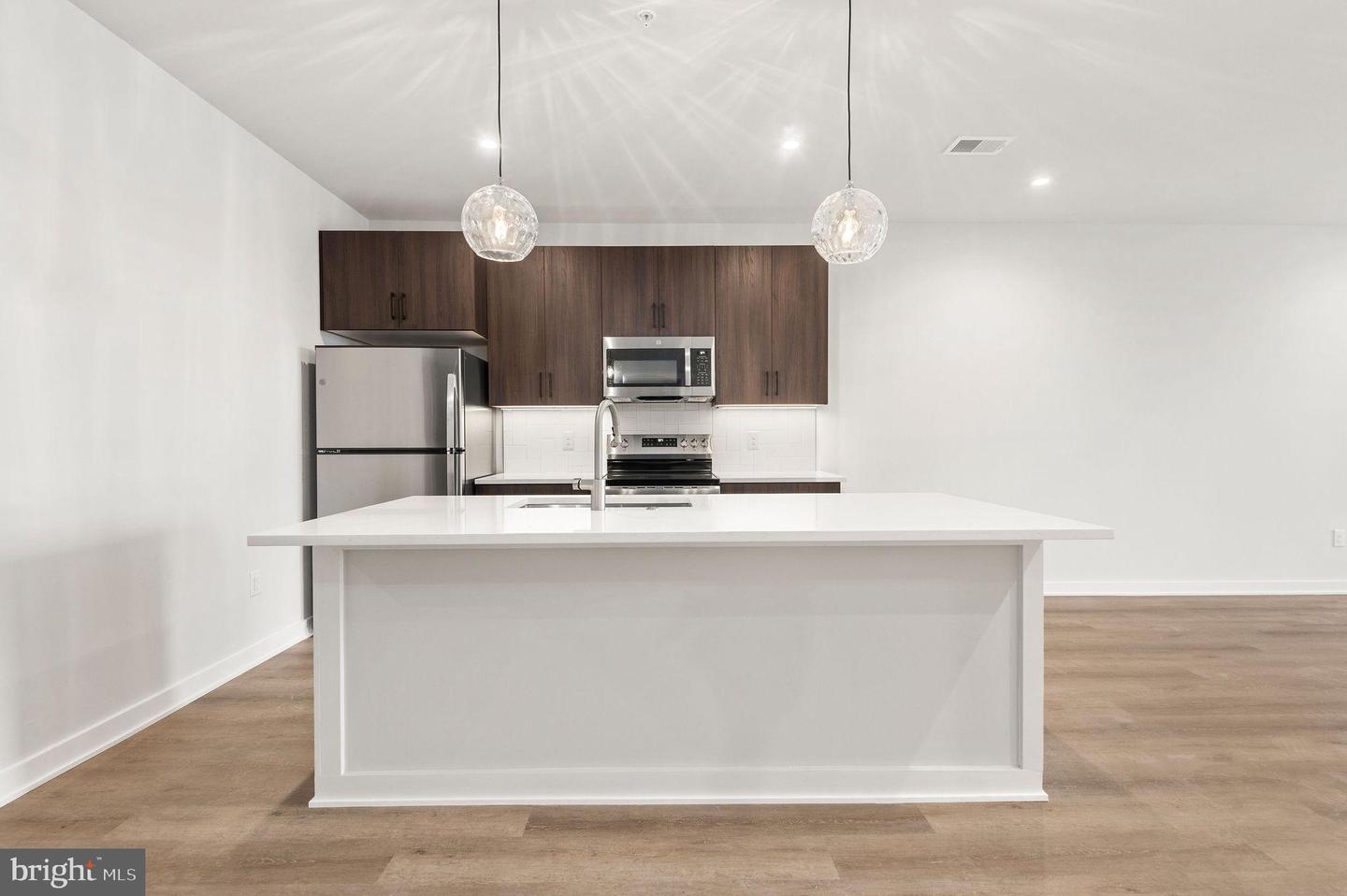 26 S YORK RD #403