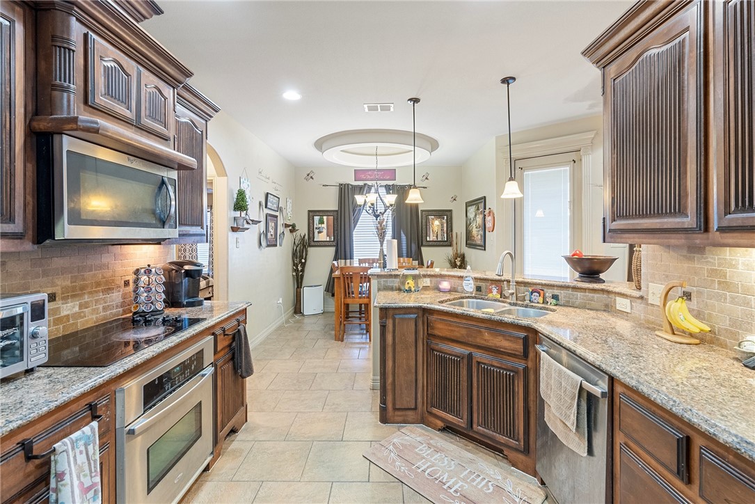 3017 Charles Dr