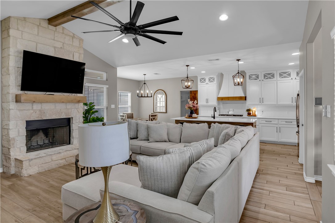 3101 Creek Side Dr