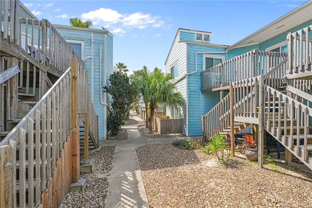 15010 Leeward Dr 706