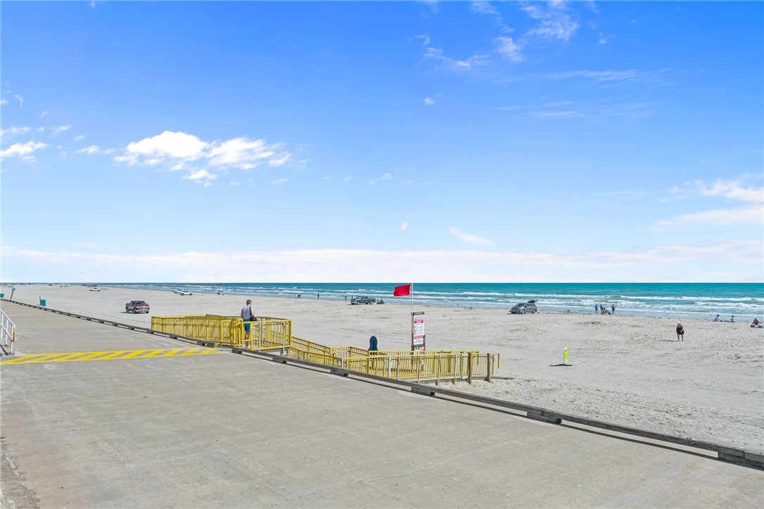 15010 Leeward Dr 706