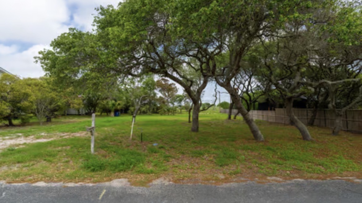 254 E Lakeside Dr