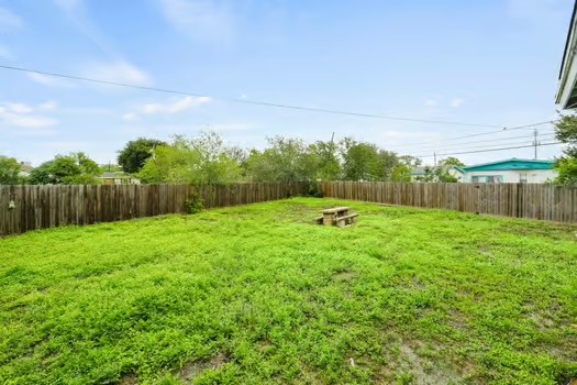 4714 Queen Dr