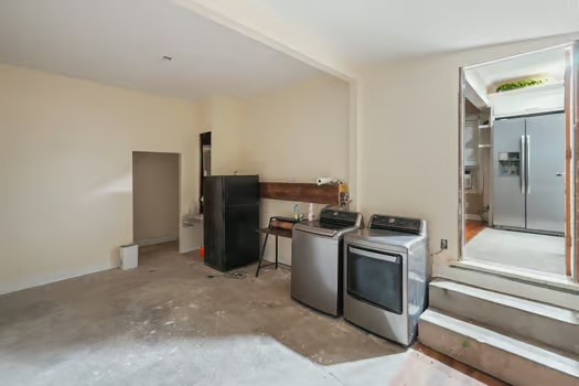 4714 Queen Dr