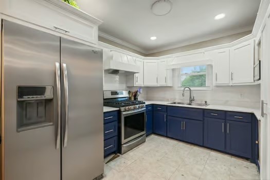 4714 Queen Dr