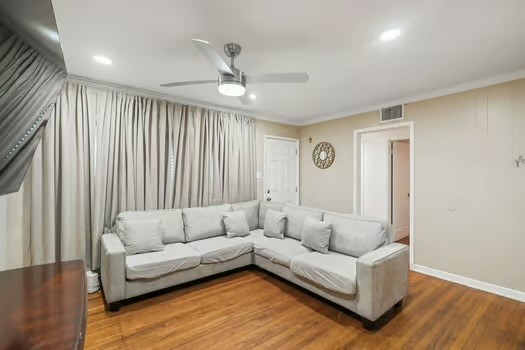 4714 Queen Dr