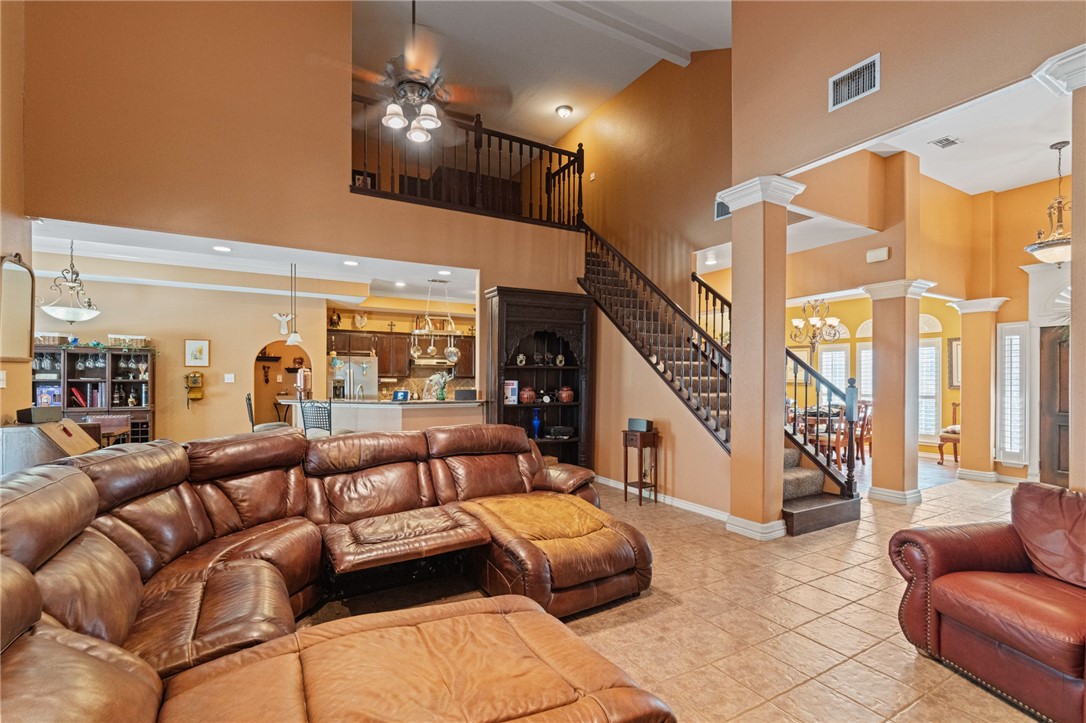 5921 King Trail