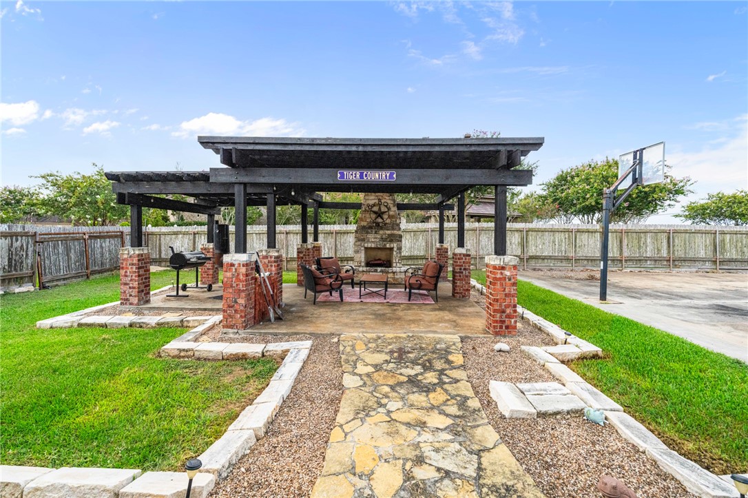 5921 King Trail