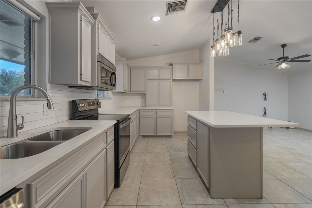 4809 River View