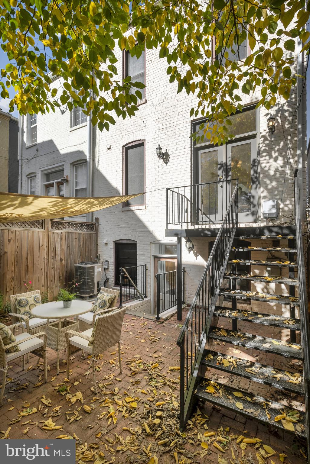 303 C St SE