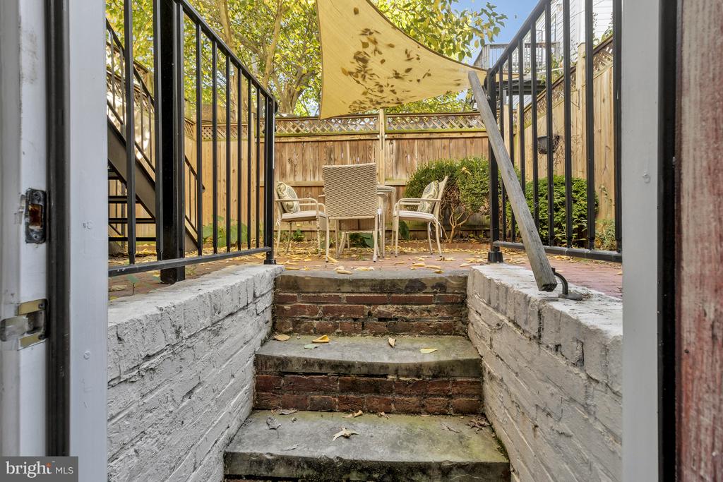 303 C St SE