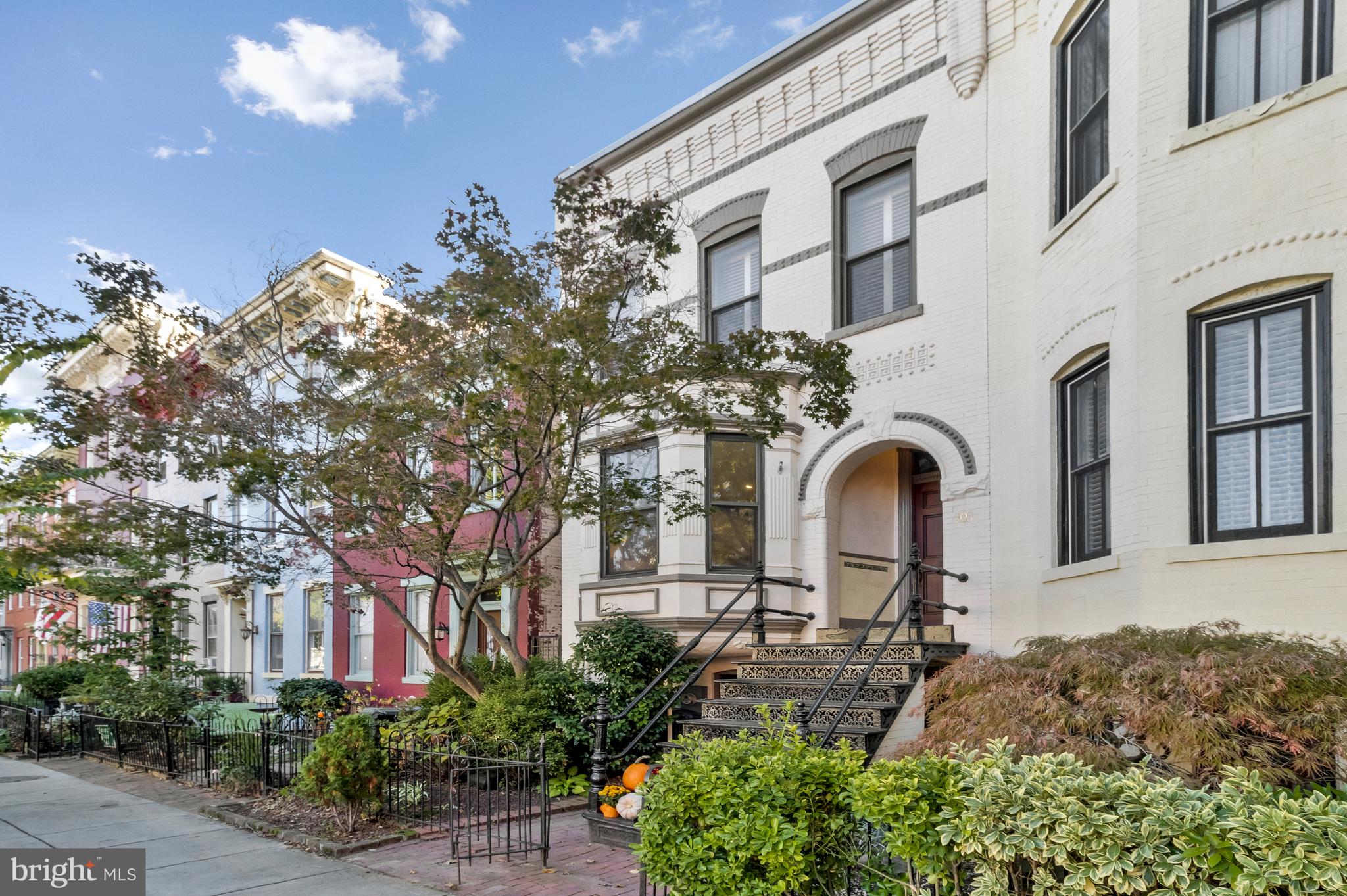303 C St SE