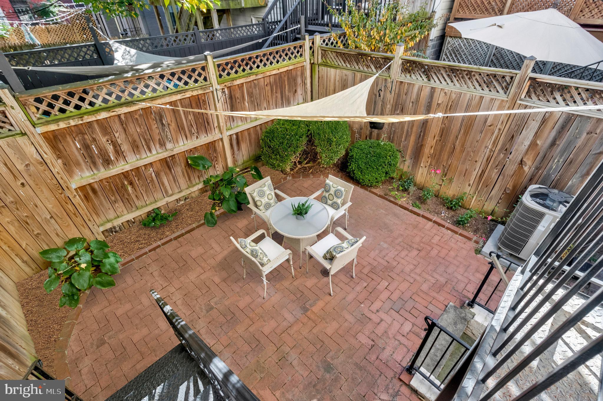 303 C St SE