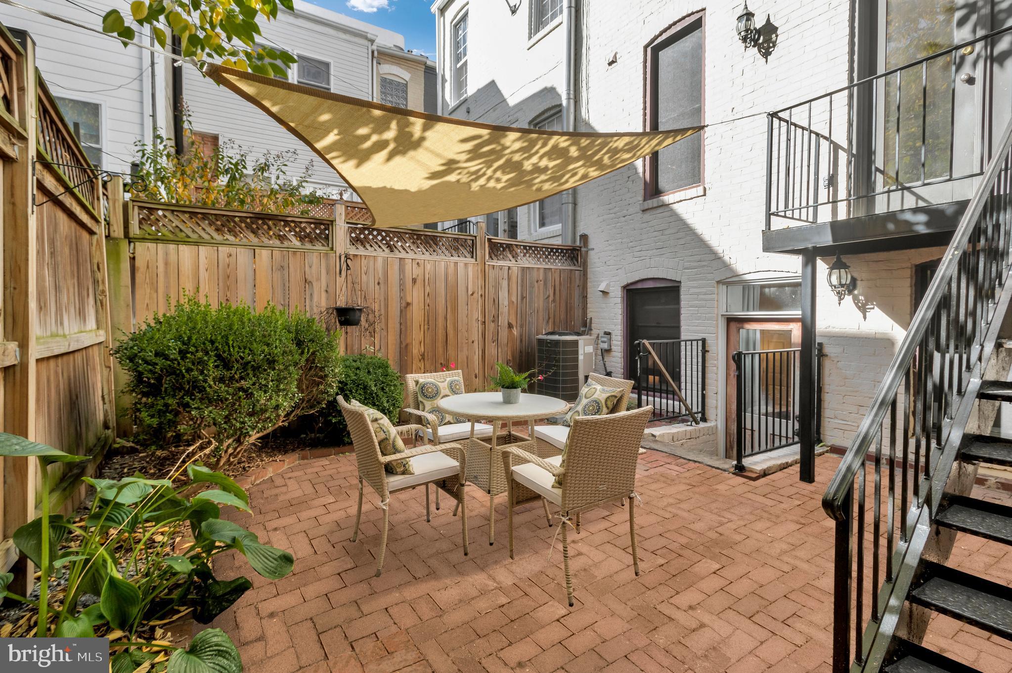 303 C St SE