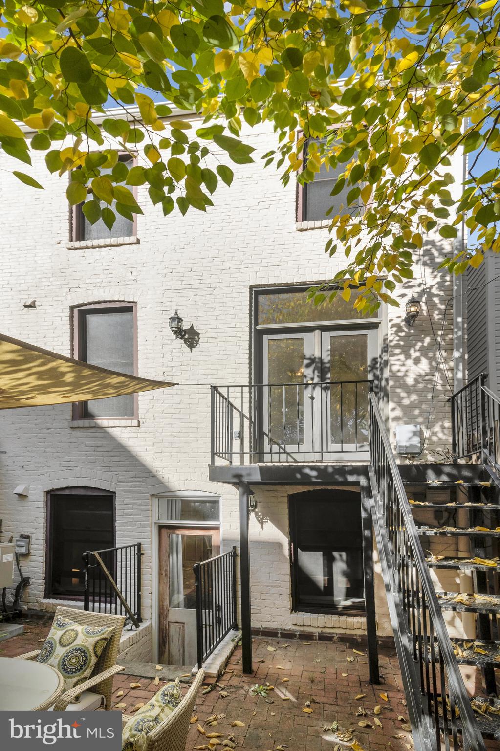 303 C St SE