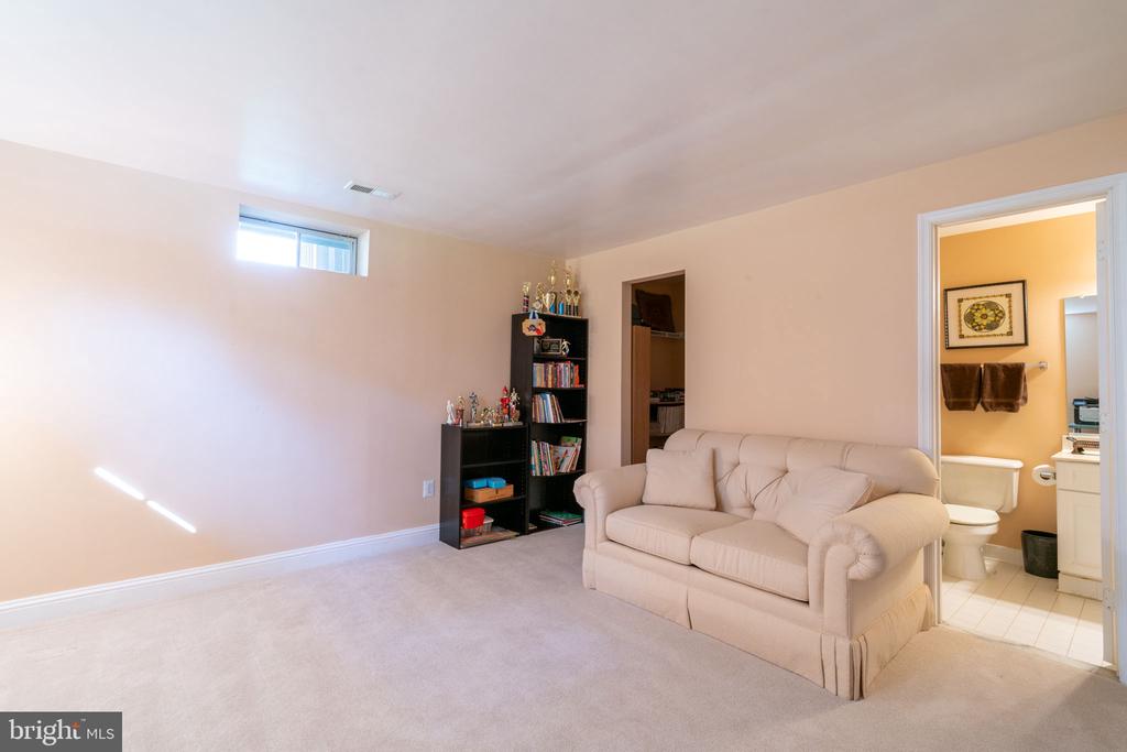 10716 Cloverbrooke Dr