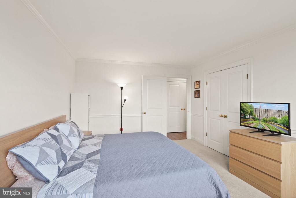 4977 BATTERY LANE Unit: 1-711