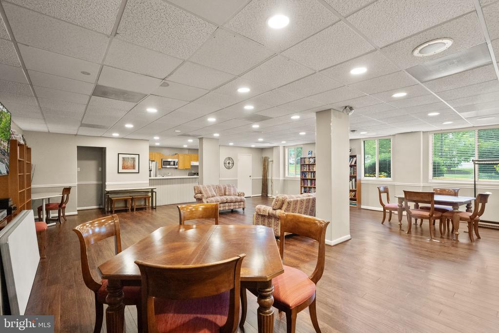 4977 BATTERY LANE Unit: 1-711
