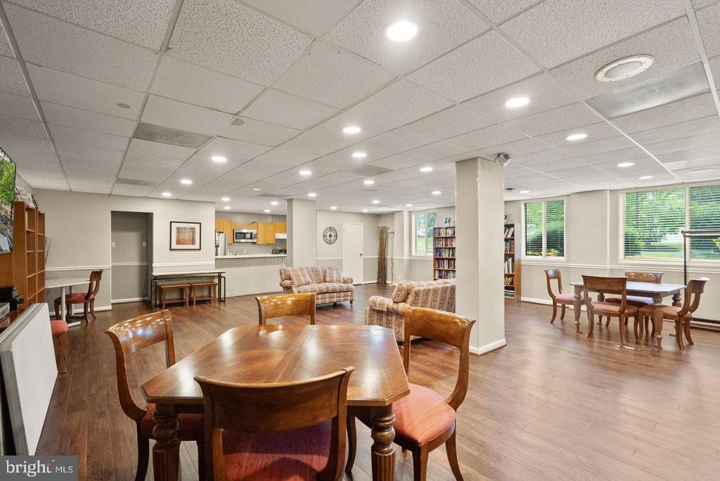 4977 BATTERY LANE Unit: 1-711
