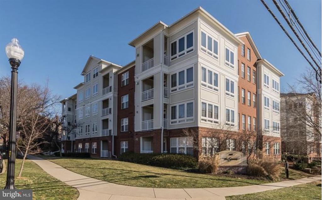 801 S GREENBRIER ST #412