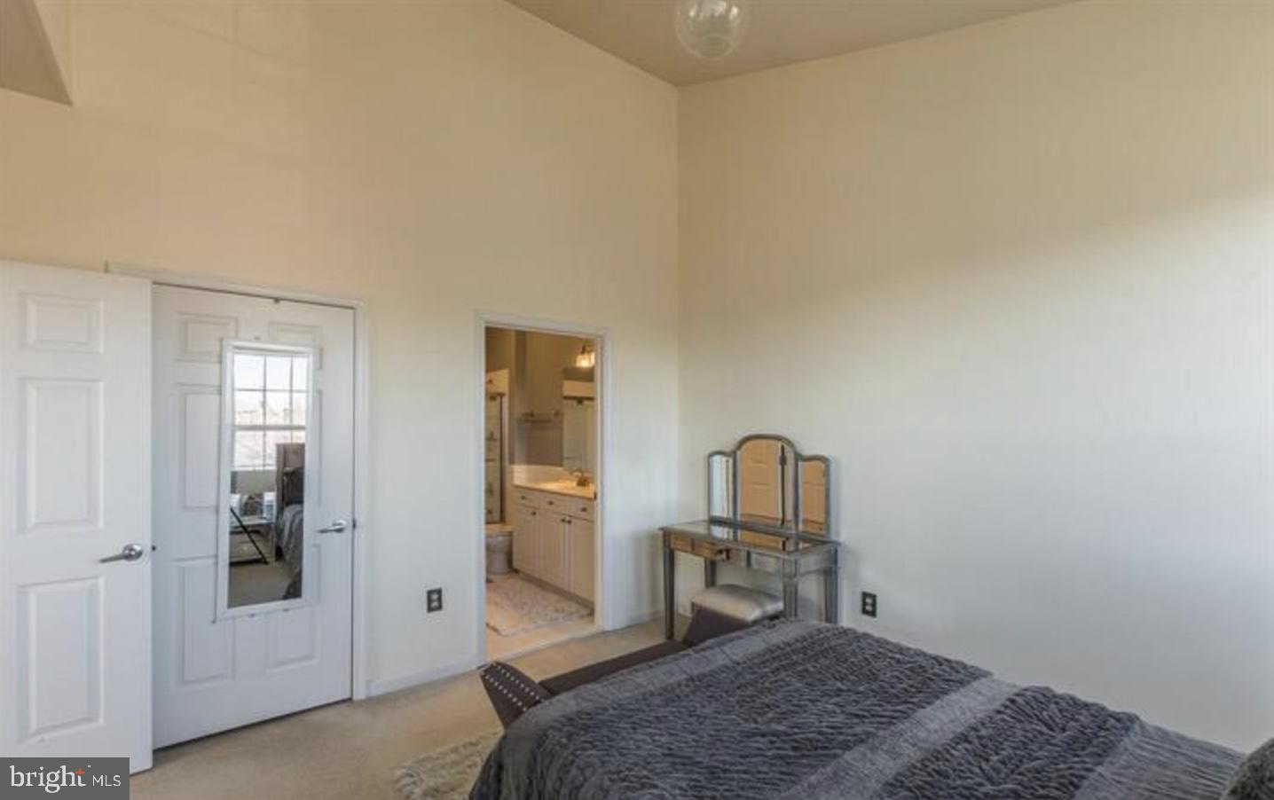 801 S GREENBRIER ST #412