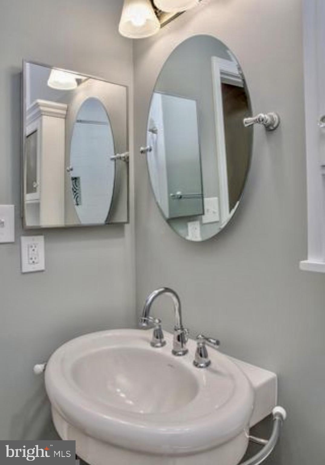 2510 FAIRFAX DRIVE 2EIII