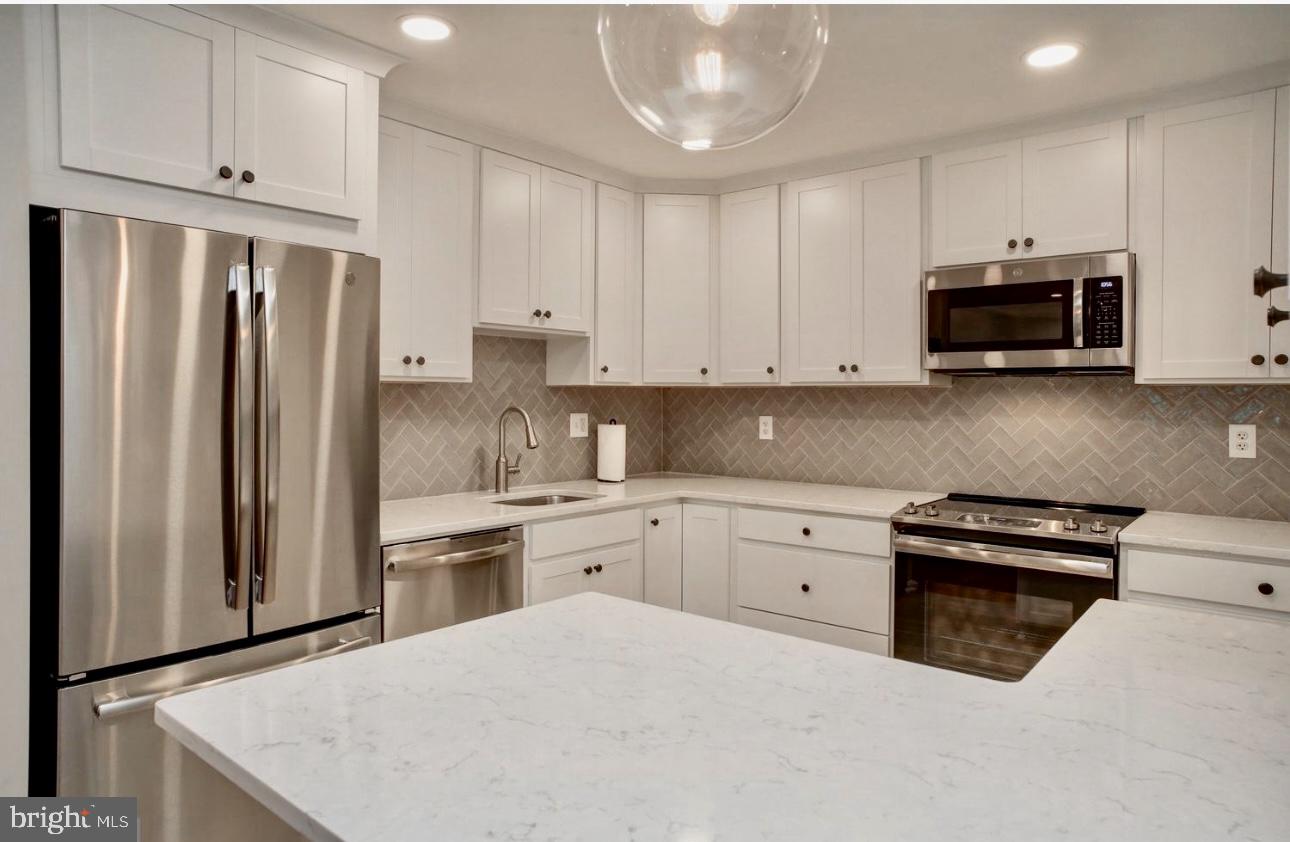 2510 FAIRFAX DRIVE 2EIII