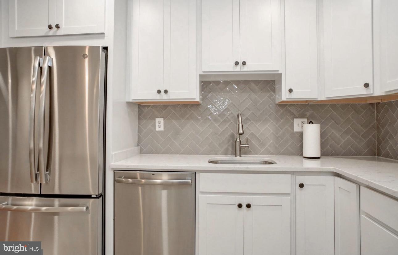 2510 FAIRFAX DRIVE 2EIII